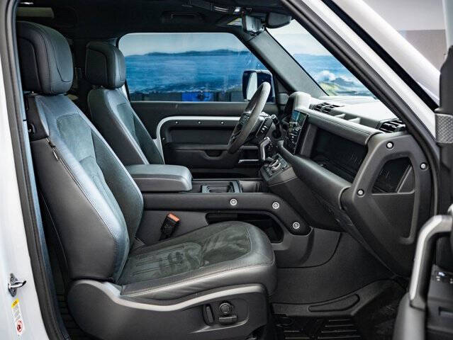 2022 Land Rover Defender 90 V8