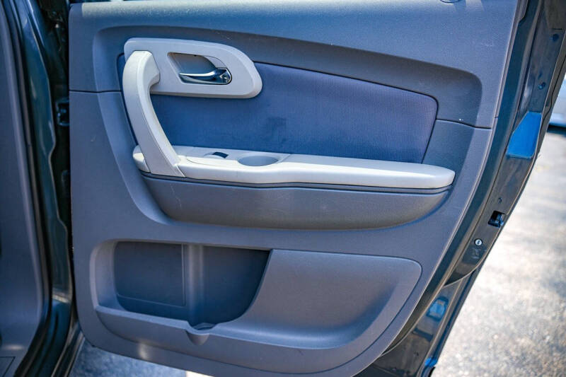 2011 Chevrolet Traverse LS