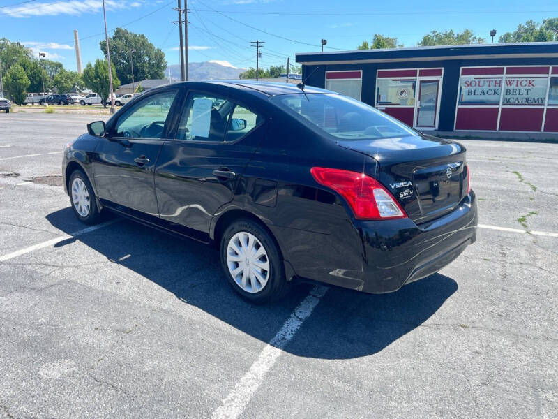 2016 Nissan Versa Sedan S photo 3