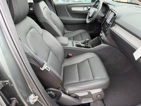 2026 Volvo XC40 B5 Core