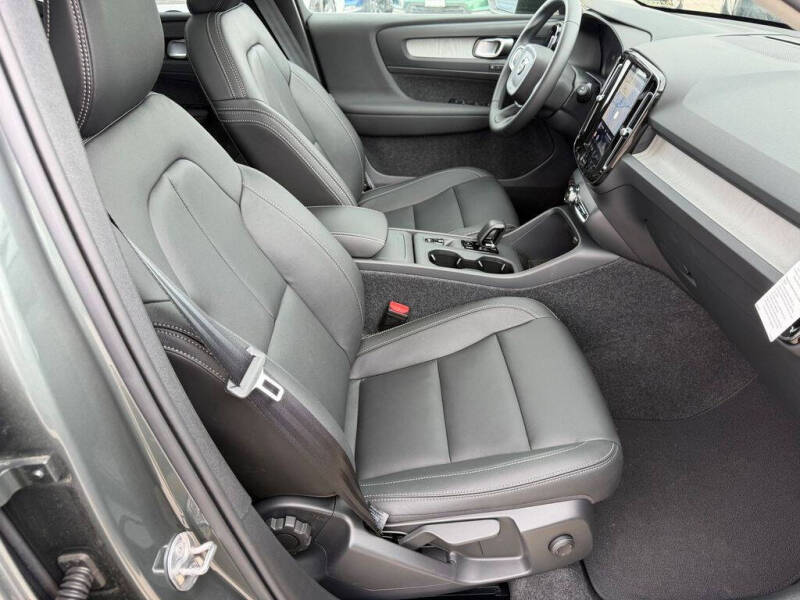 2026 Volvo XC40 B5 Core