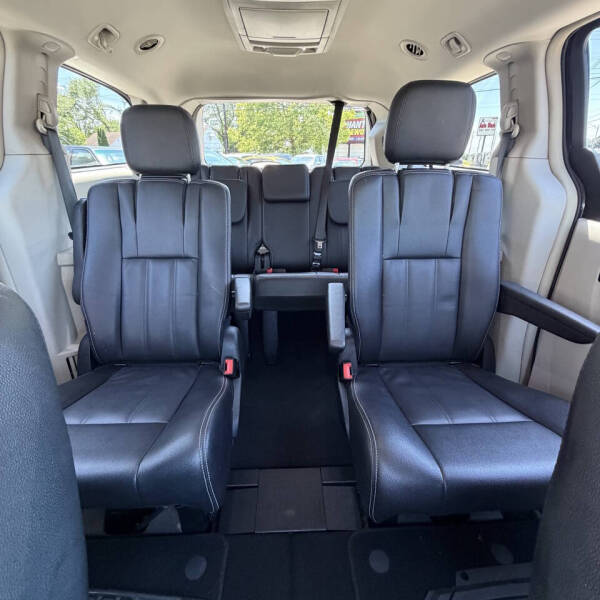 2016 Chrysler Town and Country Touring