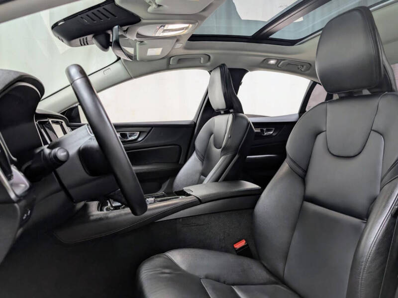 2023 Volvo S60 Recharge T8 Core Dark Theme