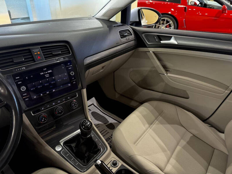 2018 Volkswagen Golf TSI SE