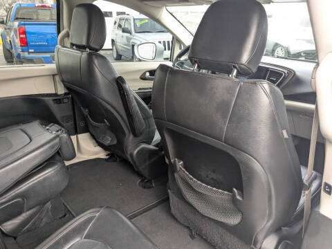 2017 Chrysler Pacifica Touring-L