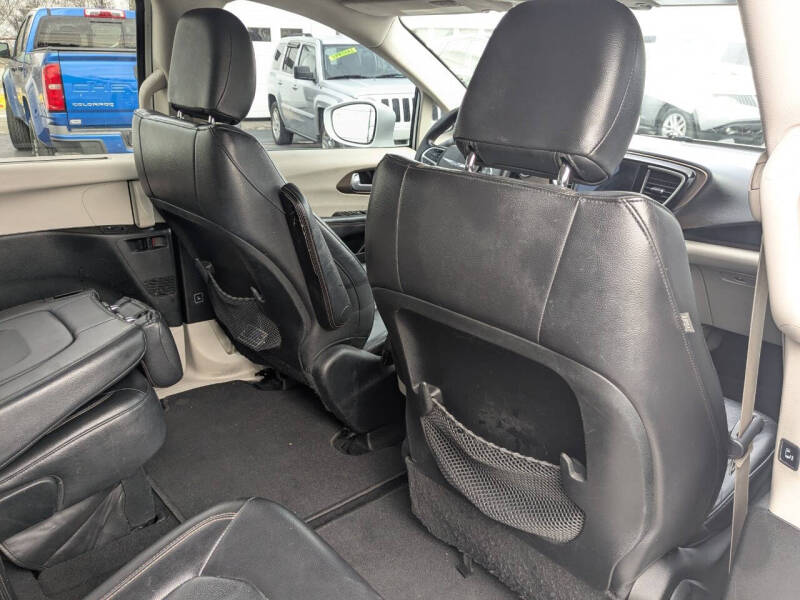 2017 Chrysler Pacifica Touring-L