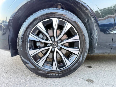 2025 Volvo XC60 B5 Core Dark Theme
