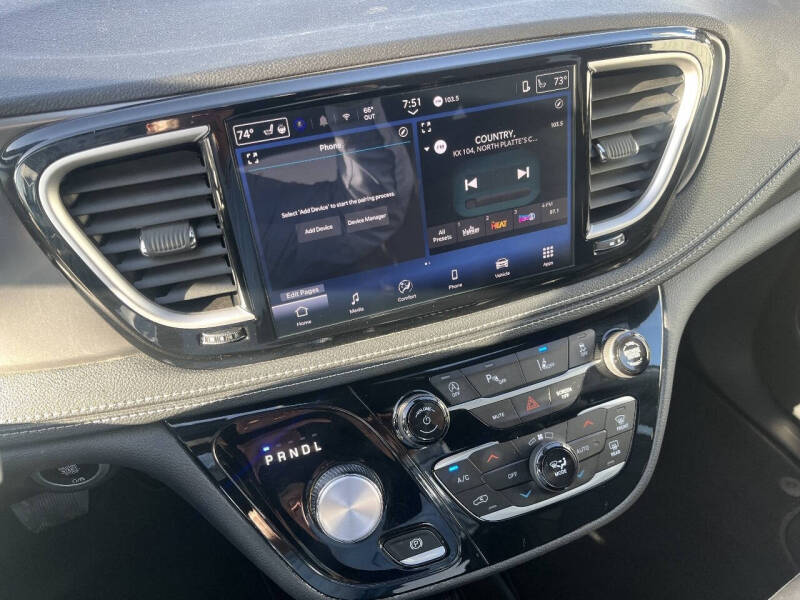 2025 Chrysler Pacifica Select