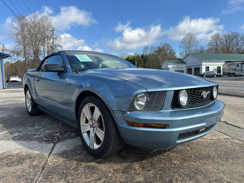 2005 Ford Mustang V6 Deluxe