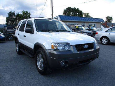 2005 Ford Escape for sale at Supermax Autos in Strasburg VA