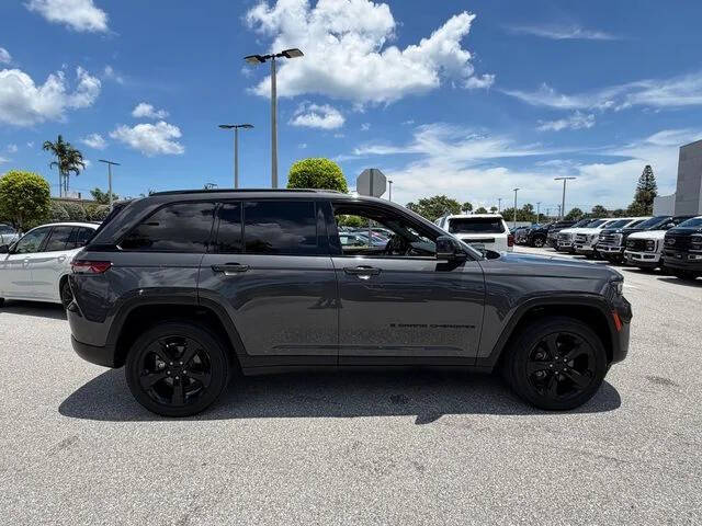 2022 Jeep Grand Cherokee Altitude