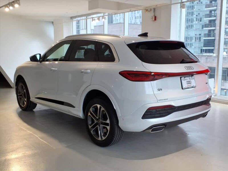 2025 Audi Q5 quattro Premium TFSI