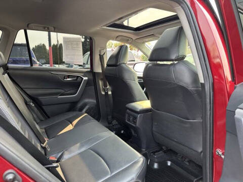 2022 Toyota RAV4 Hybrid XLE Premium