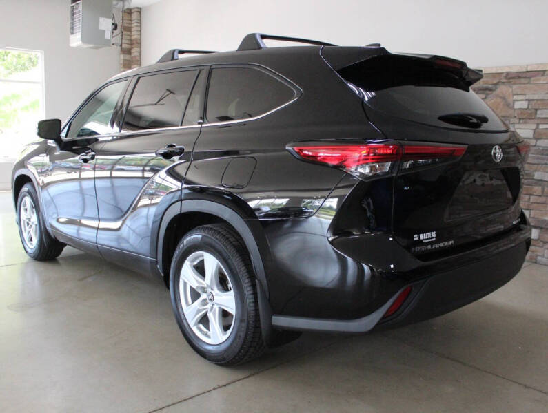 2022 Toyota Highlander LE