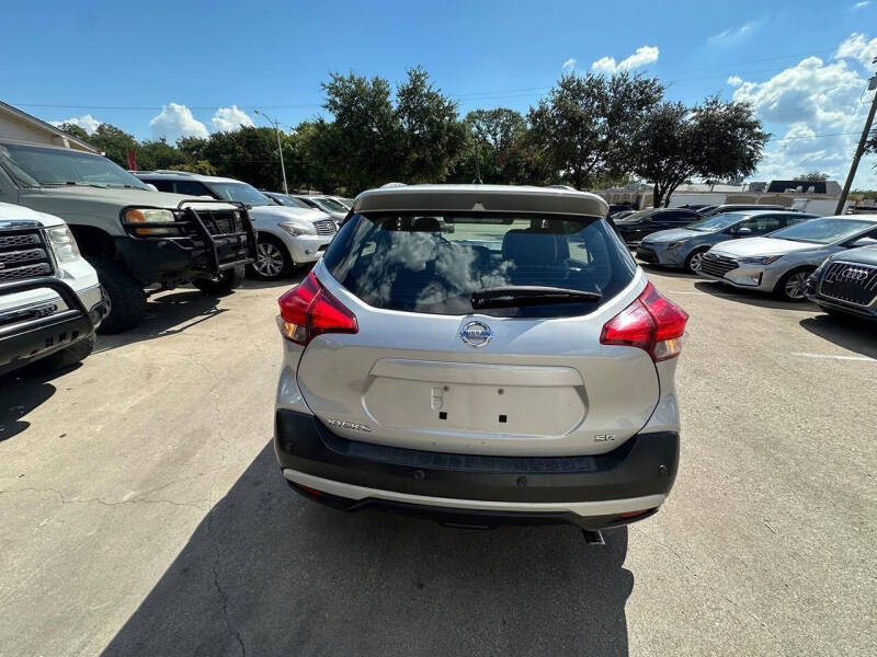 2020 Nissan Kicks SR