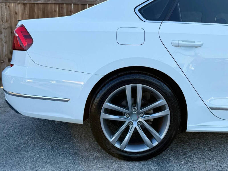 2017 Volkswagen Passat 1.8T R-Line