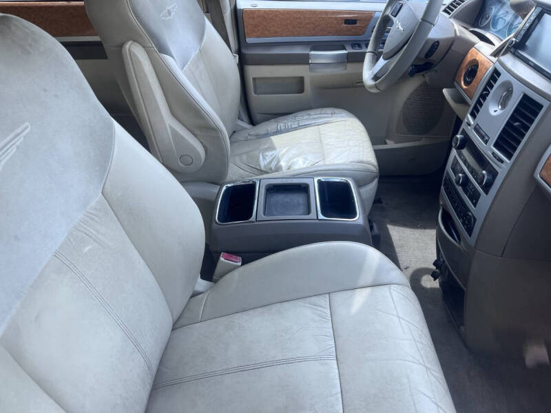 2009 Chrysler Town and Country Limited