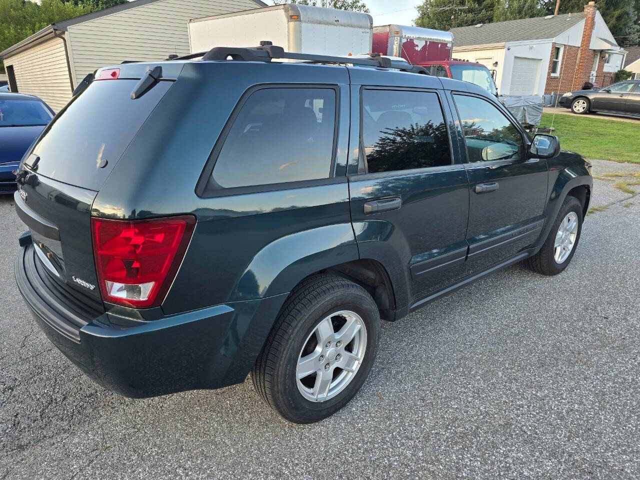 2005 Jeep Grand Cherokee for sale at QUEENSGATE AUTO SALES in York, PA