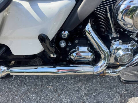 2011 Harley-Davidson FLHTCU -