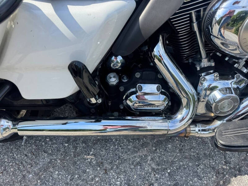 2011 Harley-Davidson FLHTCU -