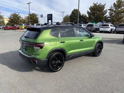 2025 Volkswagen Taos SE Black 4Motion