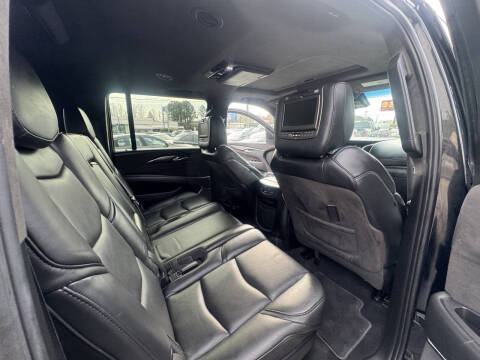 2017 Cadillac Escalade ESV Platinum