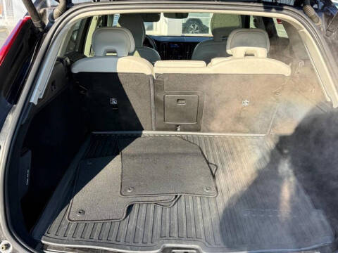 2023 Volvo XC60 B5 Plus Dark Theme