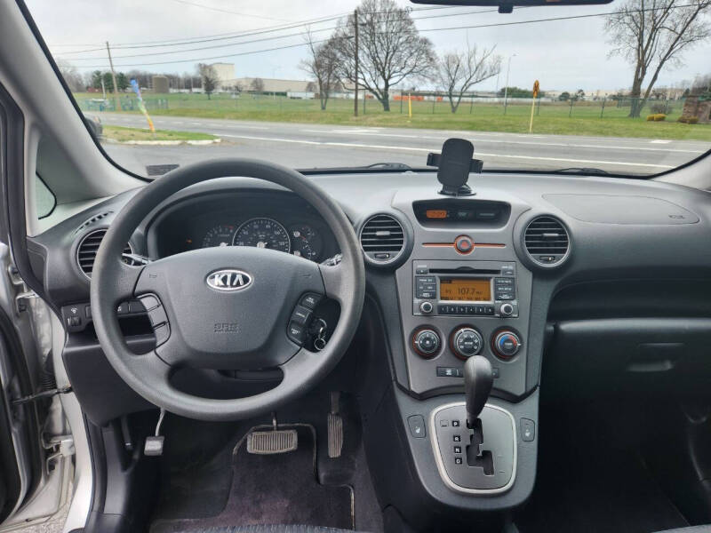 2009 Kia Rondo LX