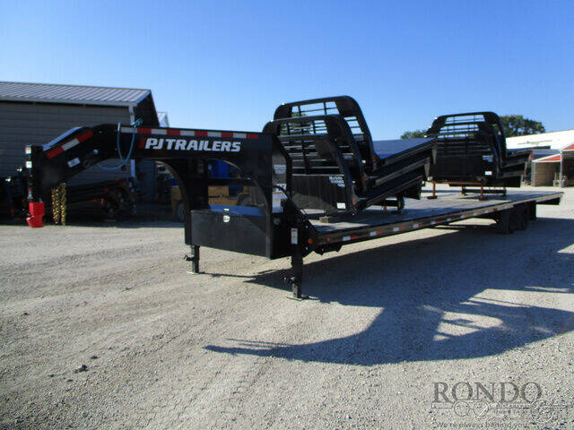 2023 PJ Trailer LX Gooseneck LXQ4082BSSK for sale at Rondo Truck & Trailer in Sycamore IL