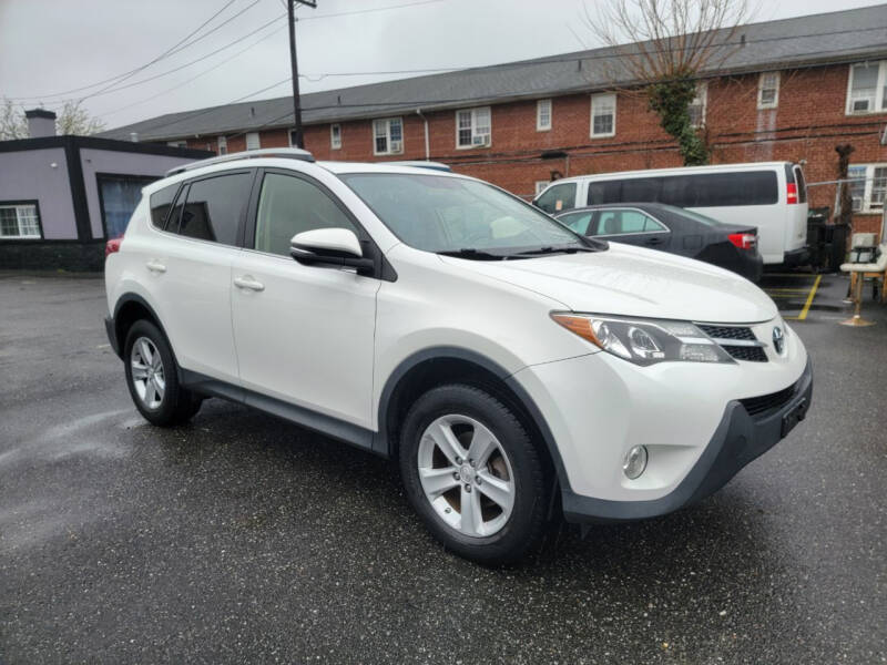 2014 Toyota RAV4 XLE photo 4