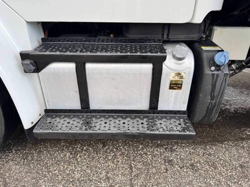 2018 Freightliner M2 106