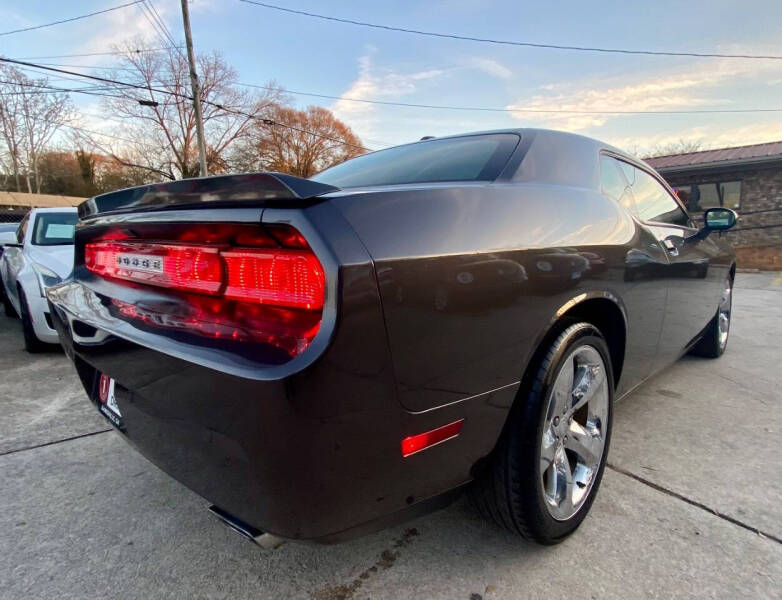 2013 Dodge Challenger R/T photo 10