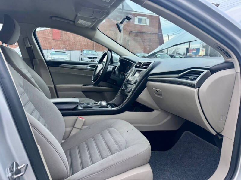 2017 Ford Fusion SE