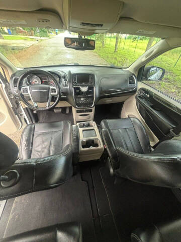 2013 Chrysler Town and Country Touring-L