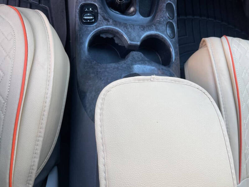 2004 Toyota Sequoia SR5
