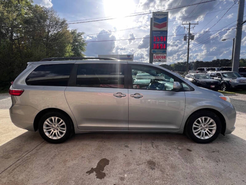 2017 Toyota Sienna XLE 8-Passenger
