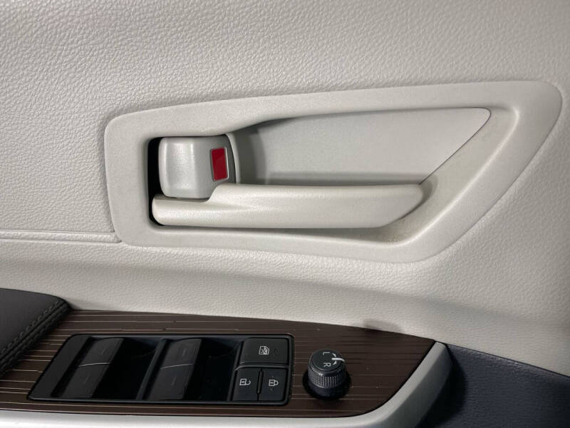 2023 Toyota Sienna LE 8-Passenger