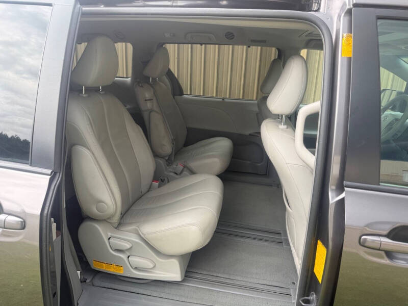 2014 Toyota Sienna XLE 8-Passenger