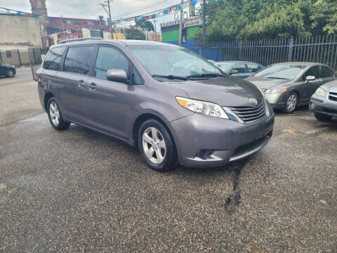2017 Toyota Sienna LE 7-Passenger Auto Access Seat
