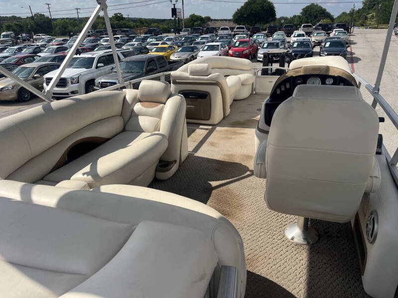 2011 Sun Tracker Regency Party Barge 22