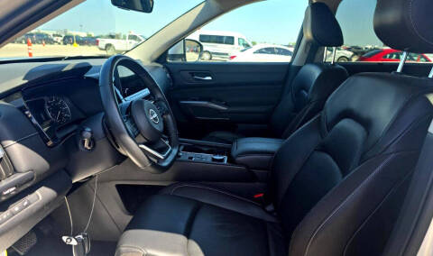 2023 Nissan Pathfinder SL