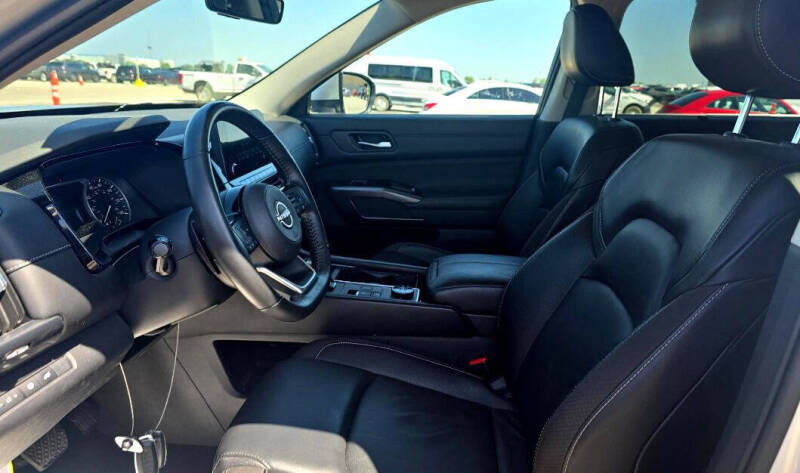 2023 Nissan Pathfinder SL