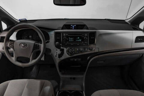 2012 Toyota Sienna LE 8-Passenger