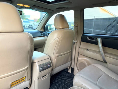 2012 Toyota Highlander SE