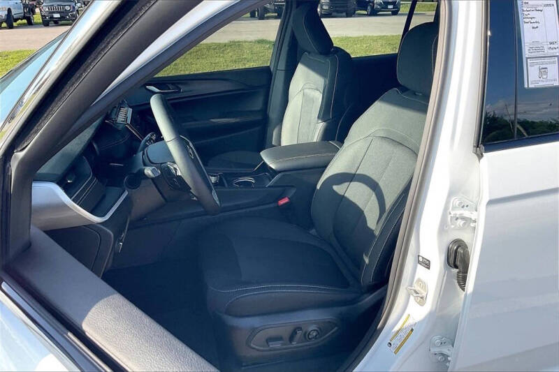 2025 Jeep Grand Cherokee Laredo X