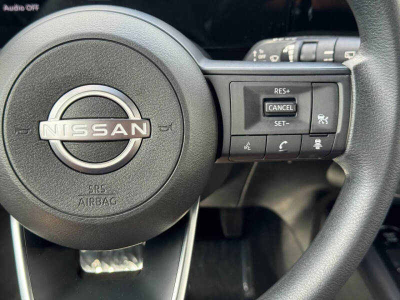 2025 Nissan Kicks SV