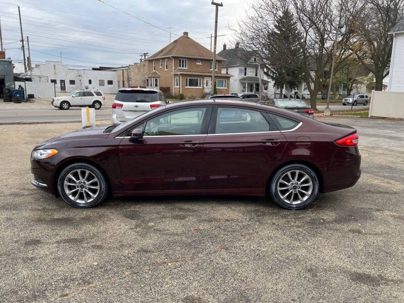 2017 Ford Fusion SE photo 2