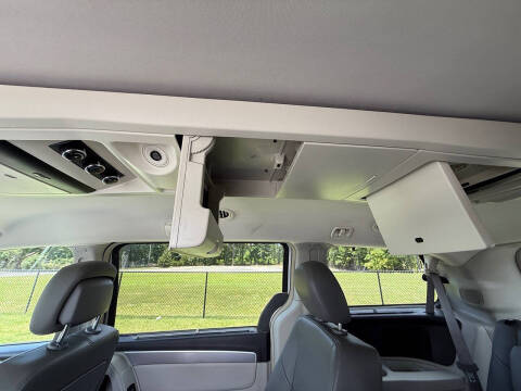 2011 Volkswagen Routan SE