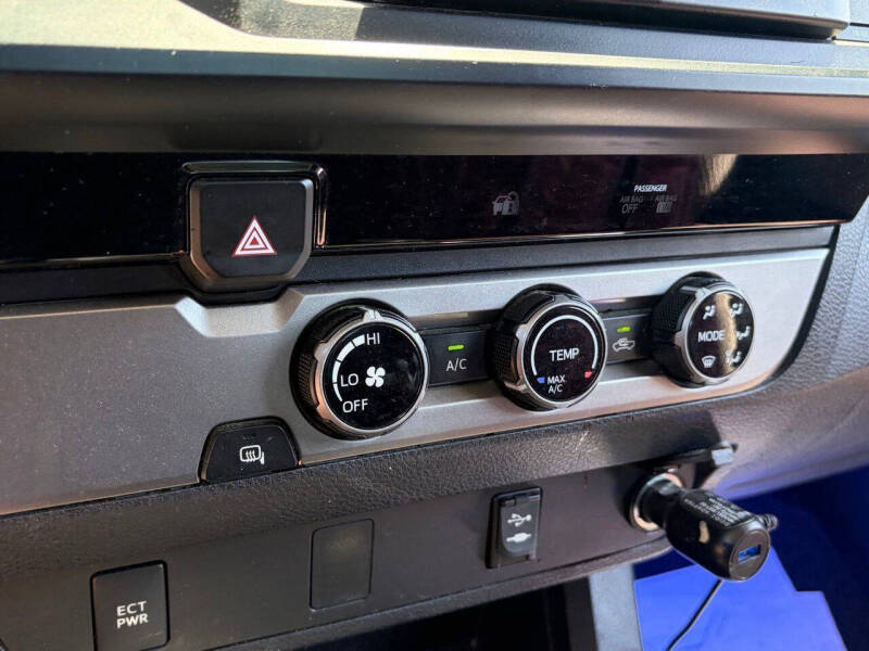 2016 Toyota Tacoma SR