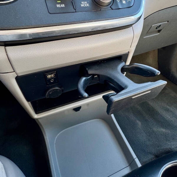 2017 Toyota Sienna LE 7-Passenger Auto Access Seat